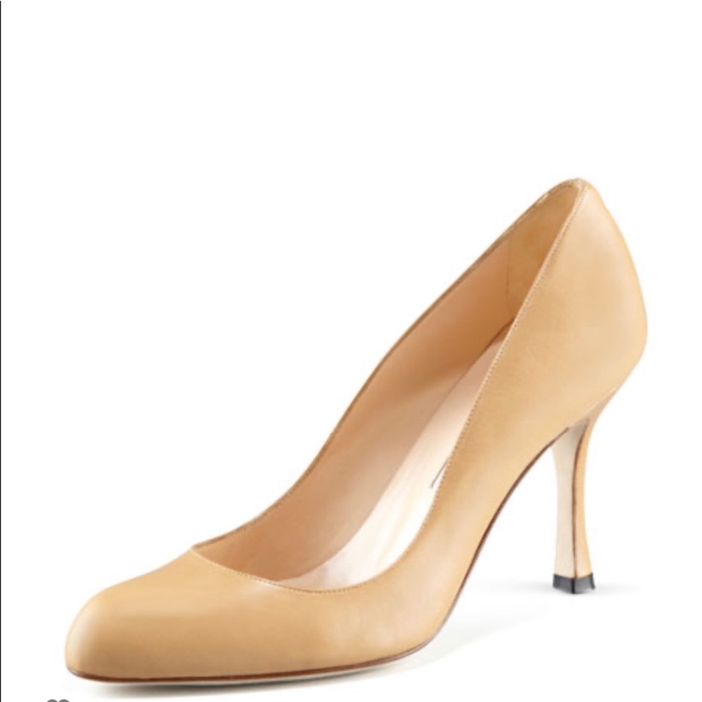 Manolo Blahnik foka round toe pump